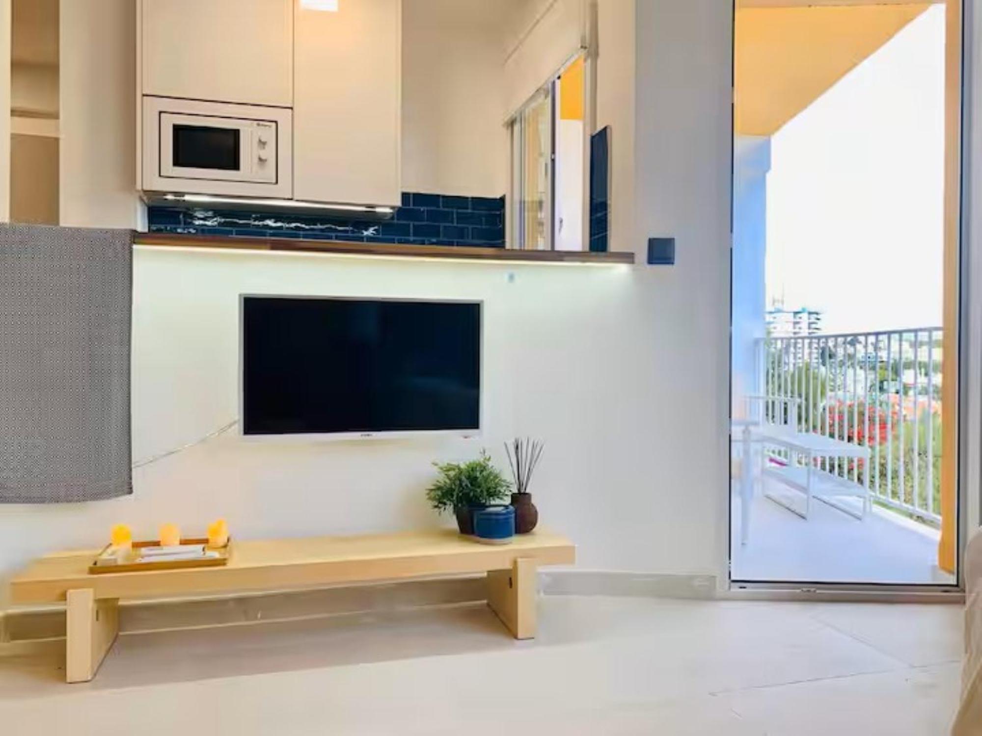 Shiny Studio With Pool & Carihuela Beach At 500M Торремолинос Экстерьер фото