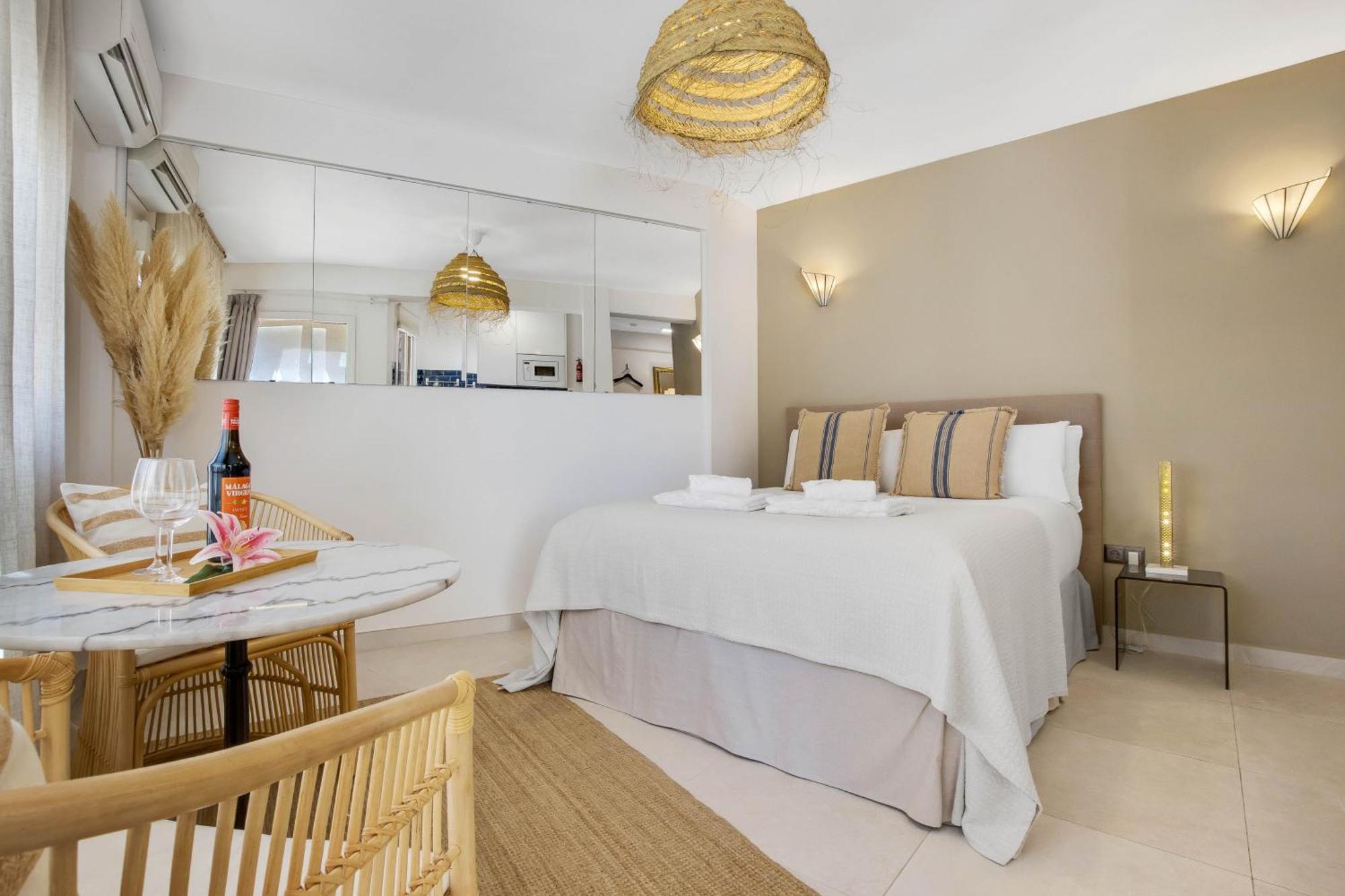 Shiny Studio With Pool & Carihuela Beach At 500M Торремолинос Экстерьер фото